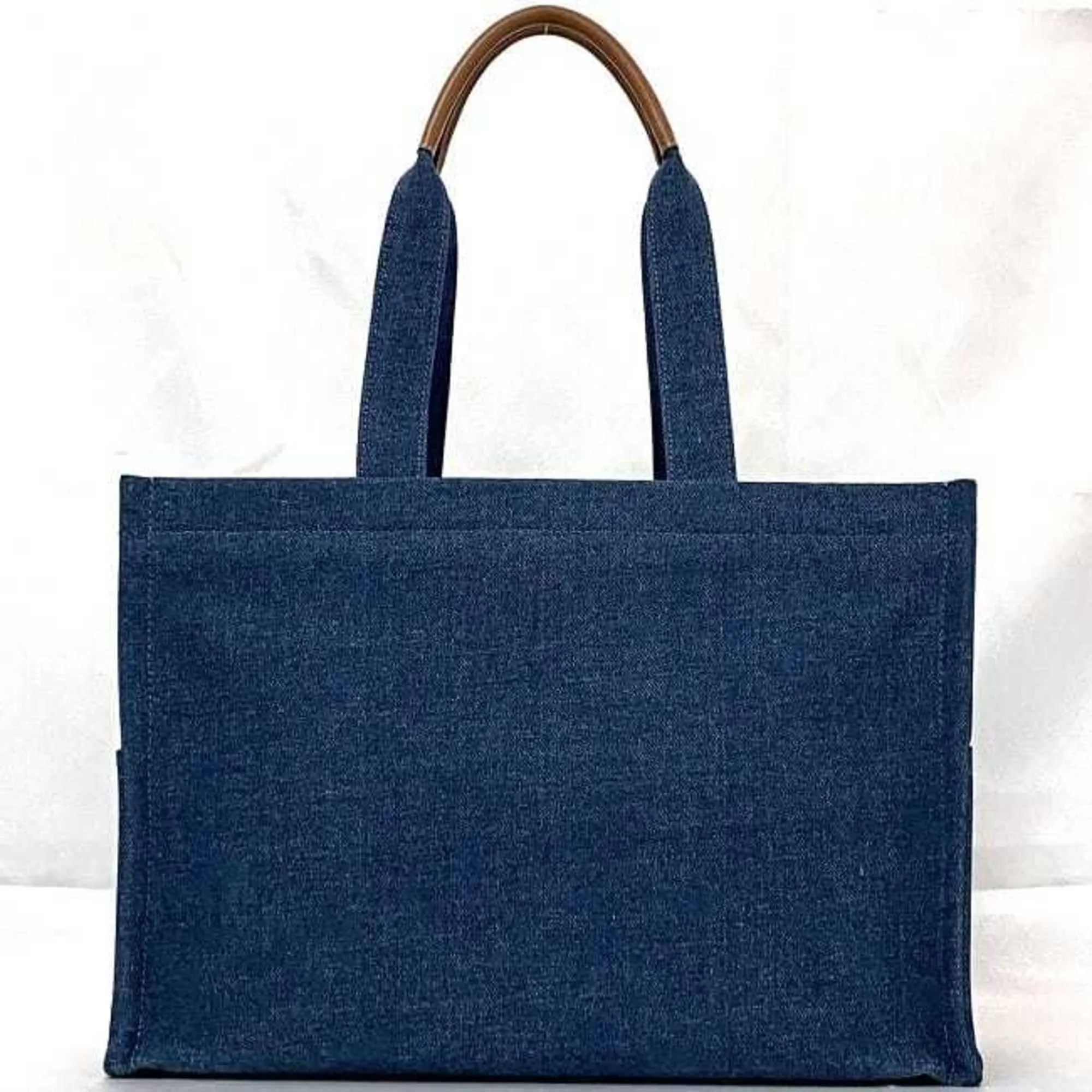 Celine  Leather Tote Bag (Pre-Owned)