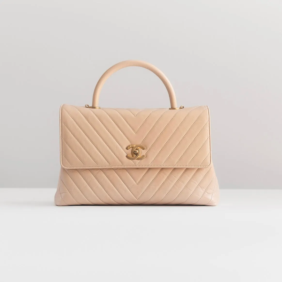 CHANEL - HANDBAG CHEVRON COCO HANDLE BEIGE LEATHER