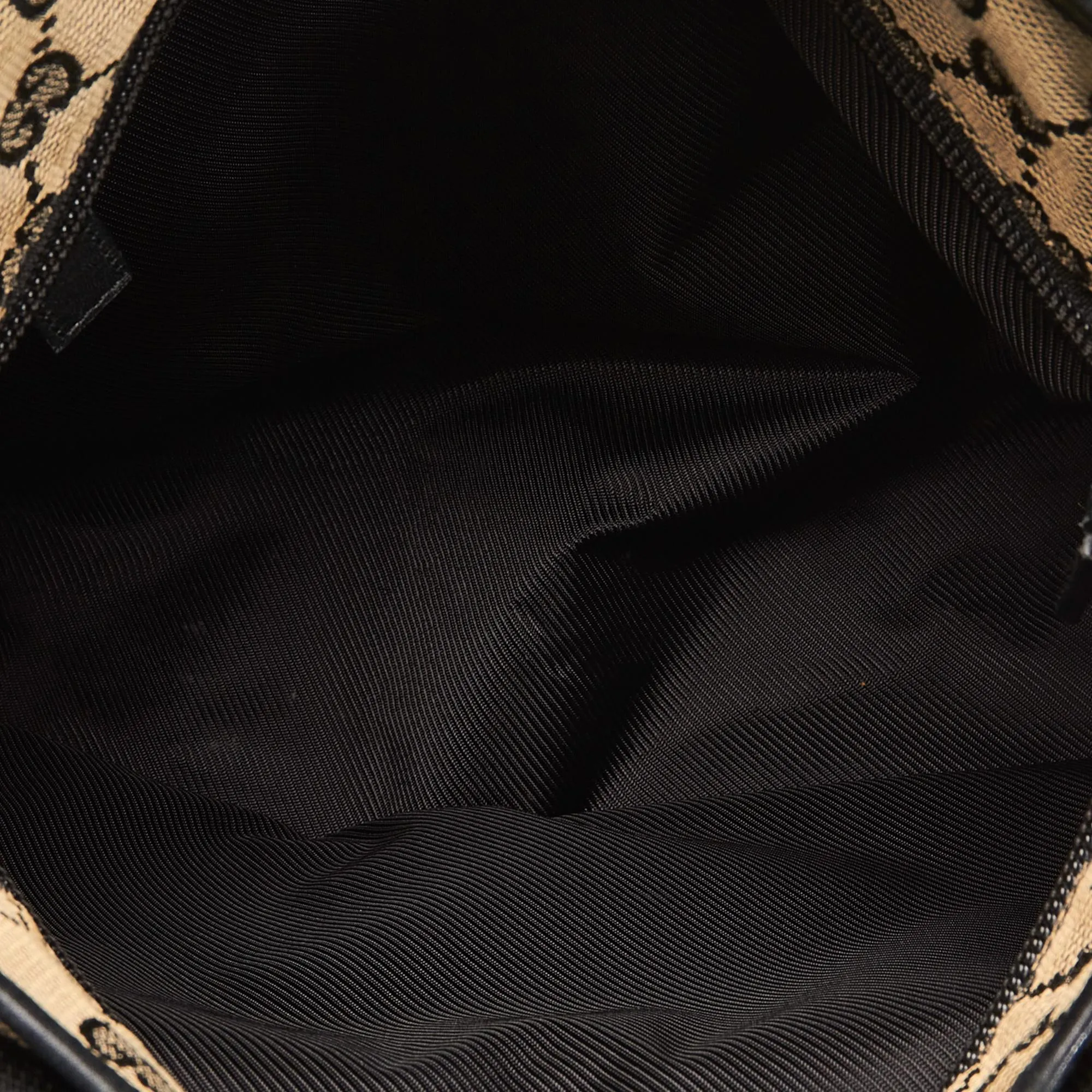 Gucci GG Canvas Shoulder Bag (SHG-KswJIH)