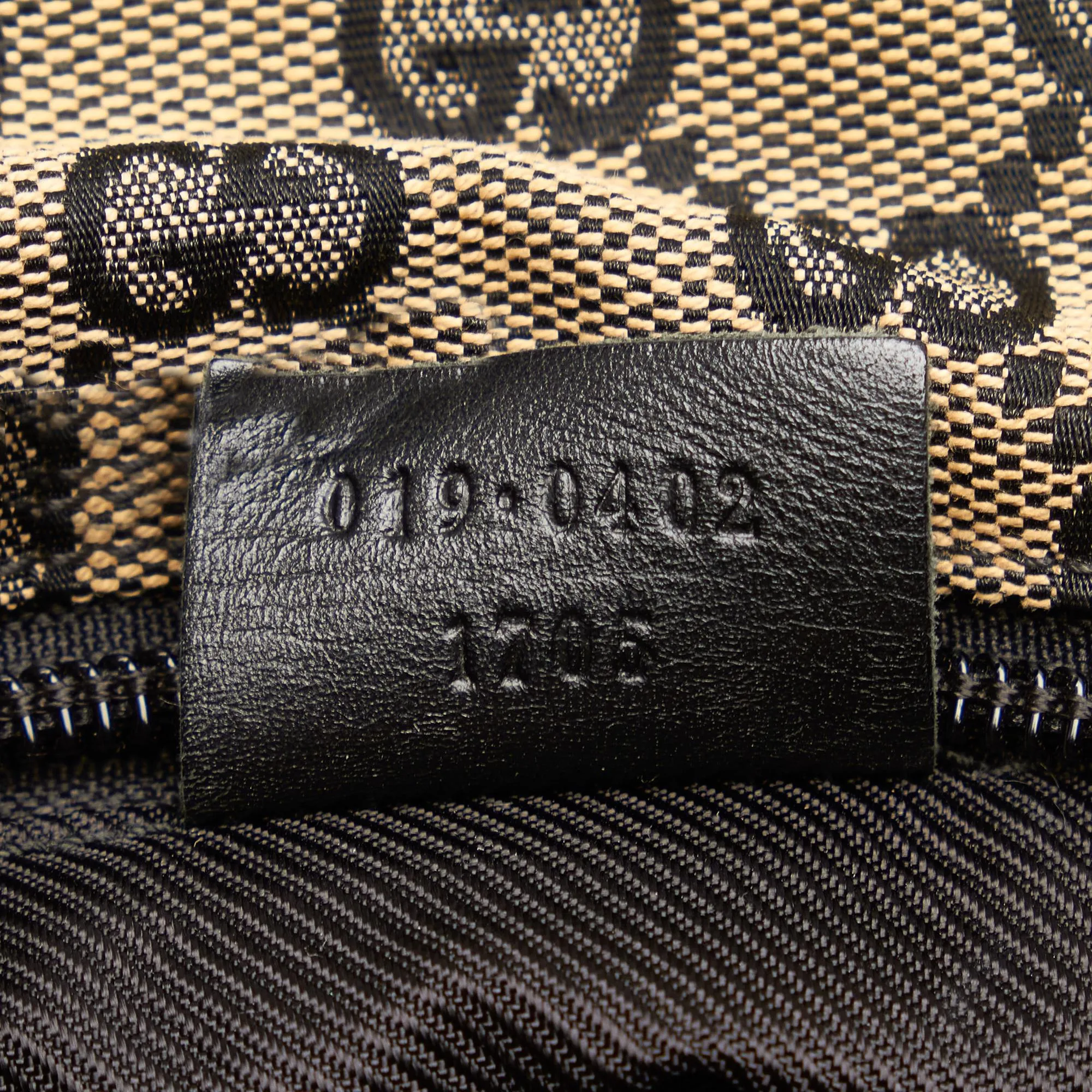Gucci GG Canvas Shoulder Bag (SHG-KswJIH)