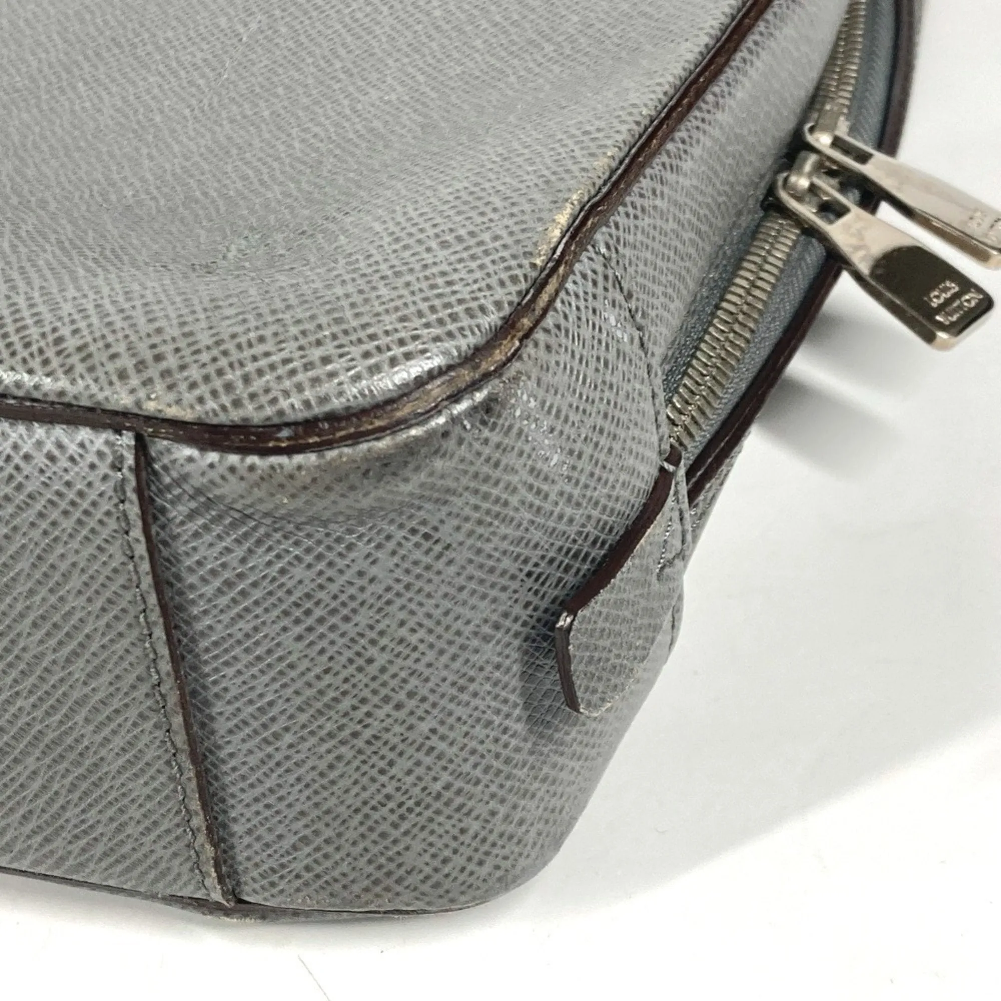 Louis Vuitton Glacier Taiga Leather Handbag Tote Bag (Pre-Owned)