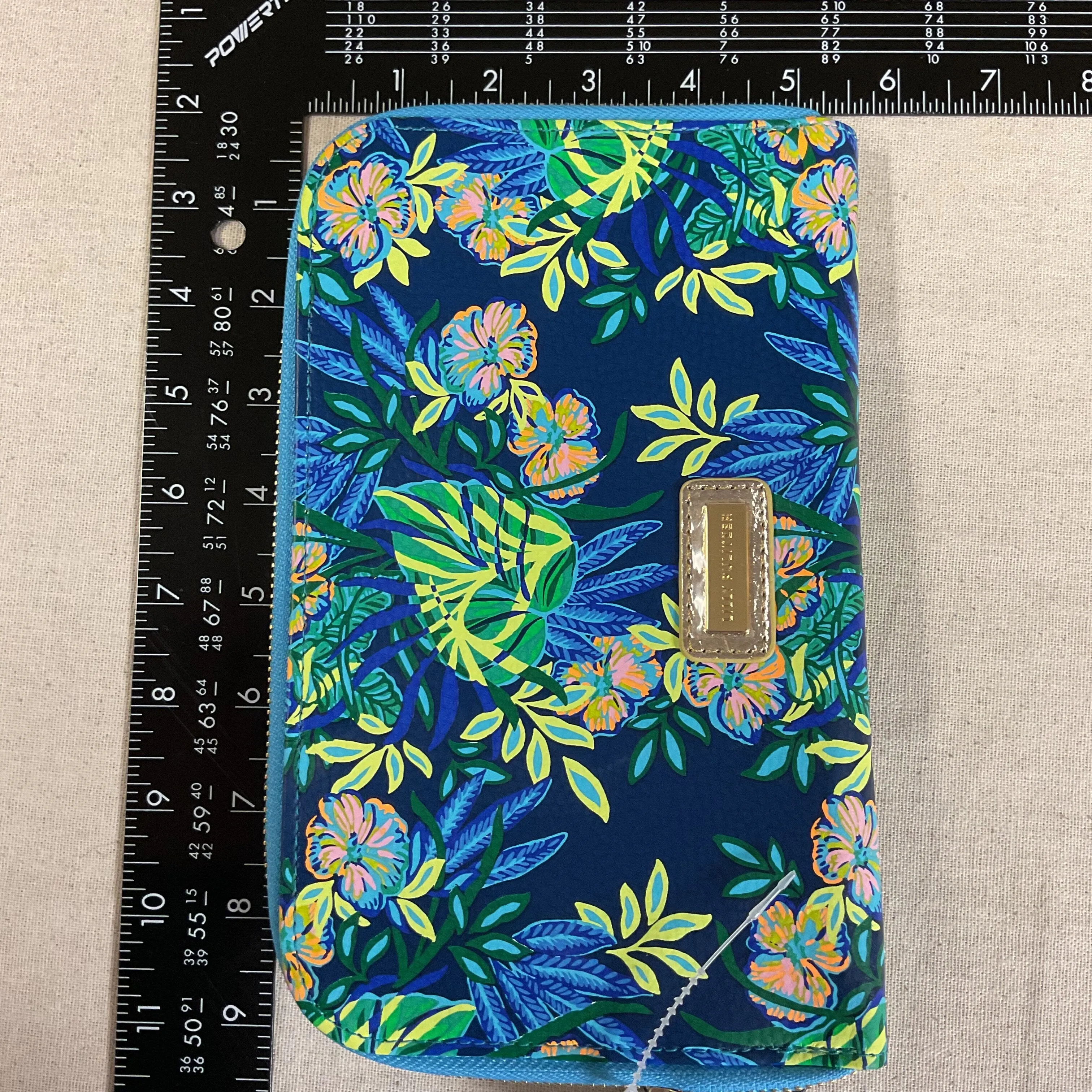 Wallet By Lilly Pulitzer  Size: Large