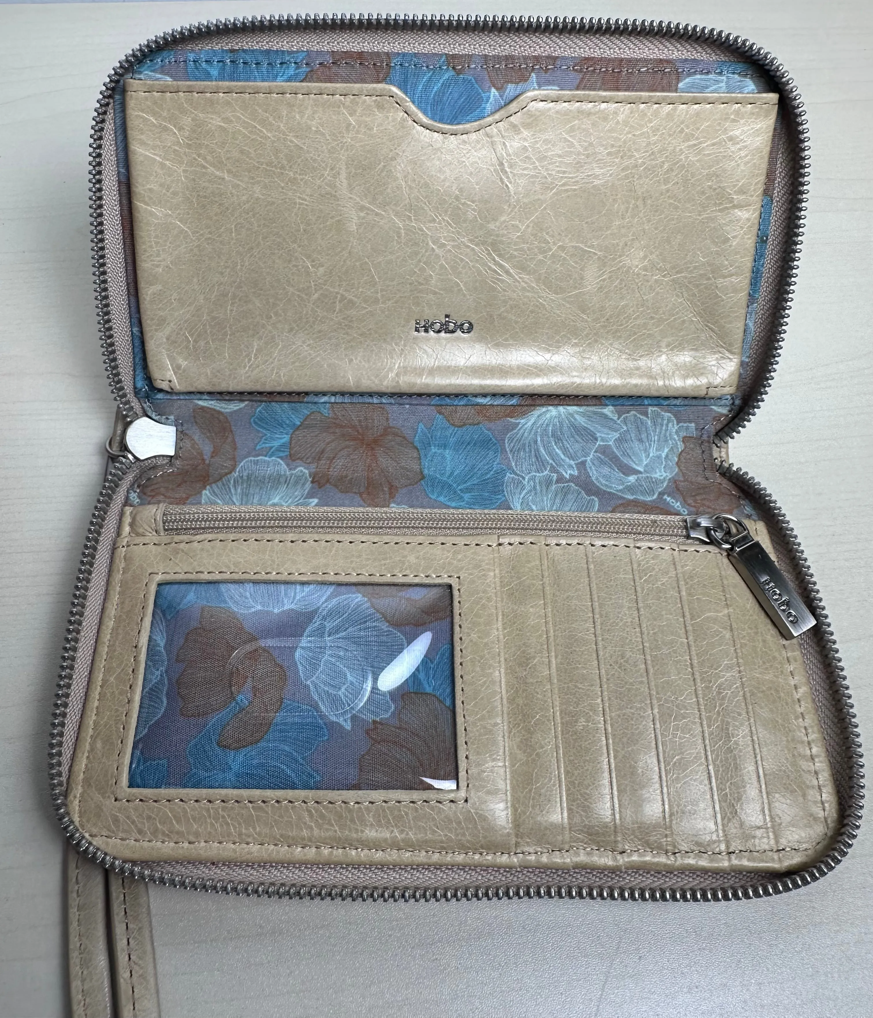 Wristlet By Hobo Intl, Size: Medium